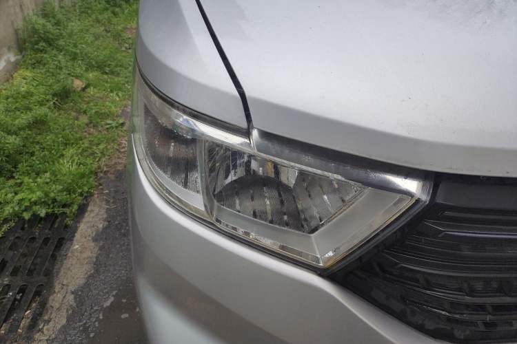 Used Wuling Hongguang V 2021 1.5L Jingqu Version LAR Right Front Headlight