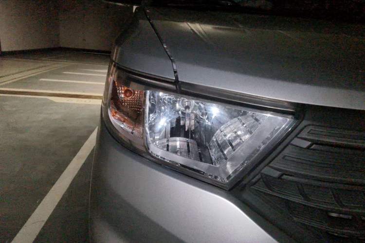 Used Wuling Hongguang V 2021 1.5L Jingqu Version LAR Right Front Headlight