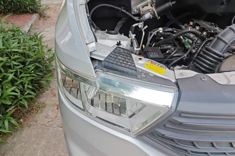 Used Wuling Hongguang V 2021 1.5L Refreshed Enjoyment Edition LAR Right Front Headlight