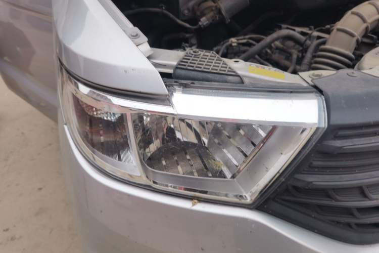 Used Wuling Hongguang V 2021 1.5L Jingqu Version LAR Right Front Headlight