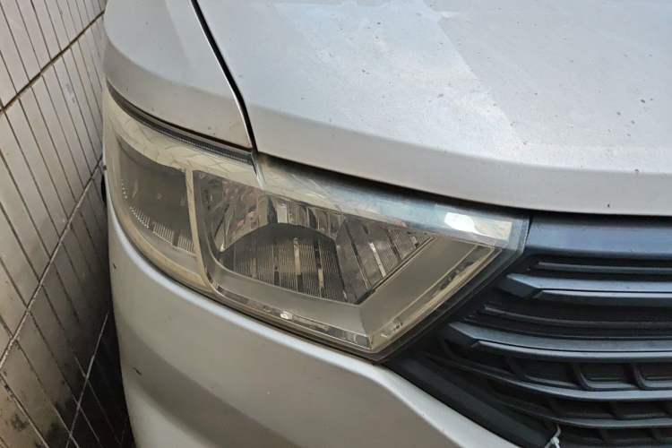 Used Wuling Hongguang V 2021 1.5L Jingqu Edition Enclosed-Window Vehicle LAR Right Front Headlight