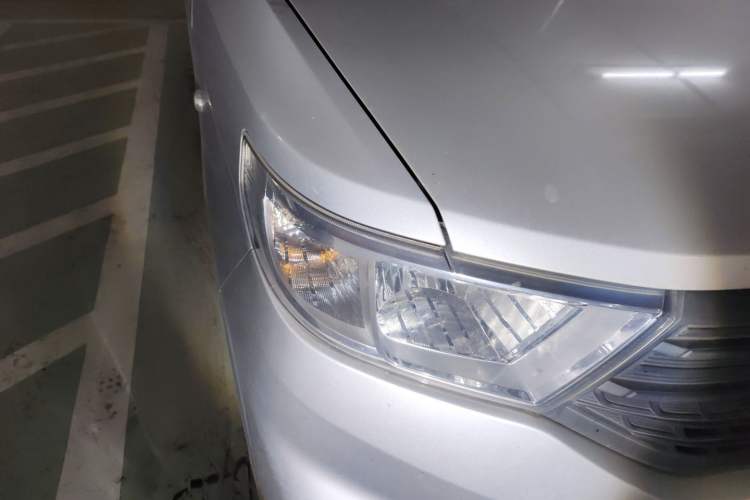 Used Wuling Hongguang V 2021 1.5L Jingqu Version LAR Right Front Headlight
