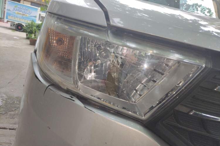 Used Wuling Hongguang V 2021 1.5L Refreshed Enjoyment Edition LAR Right Front Headlight