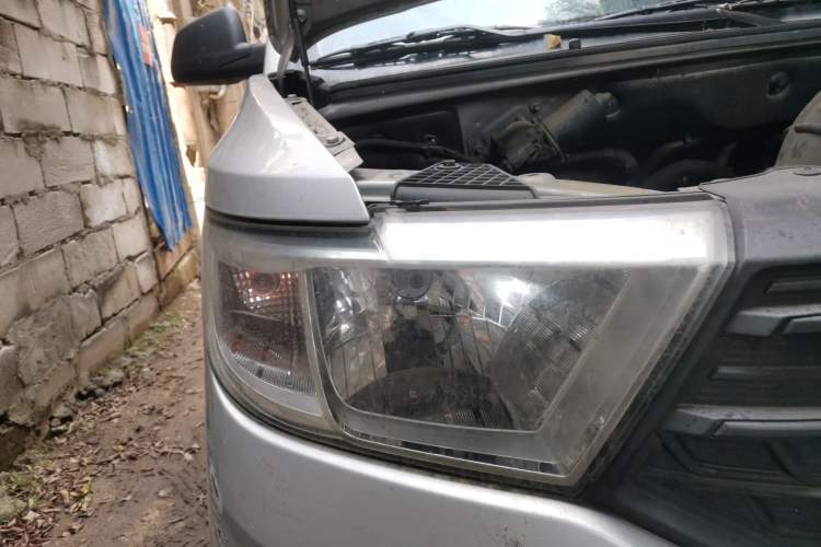 Used Wuling Hongguang V 2021 1.5L Jingqu Edition Enclosed-Window Vehicle LAR Right Front Headlight