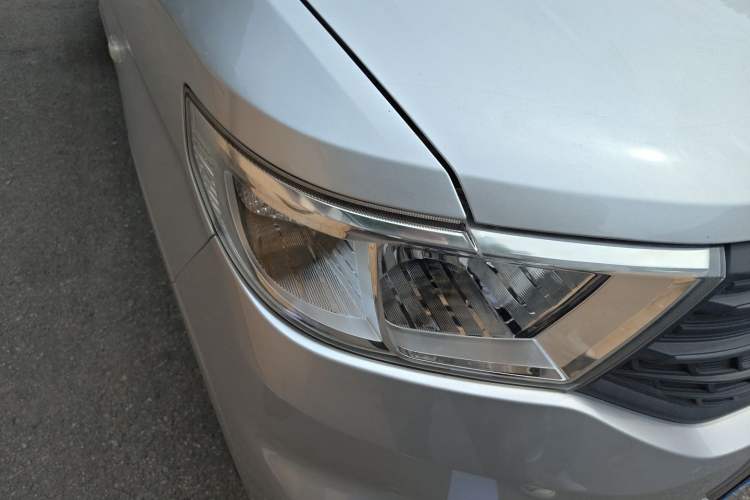Used Wuling Hongguang V 2021 1.5L Jingqu Version LAR Right Front Headlight