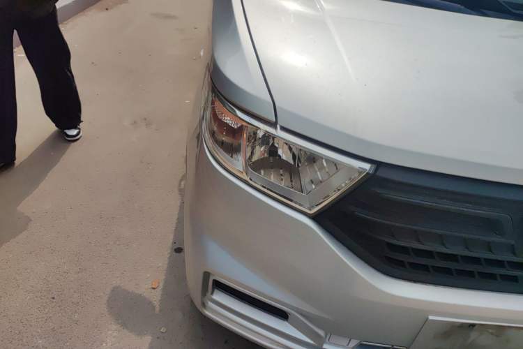 Used Wuling Hongguang V 2021 1.5L Jingqu Version LAR Right Front Headlight