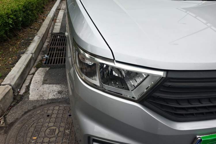 Used Wuling Hongguang V 2021 1.5L Jingqu Version LAR Right Front Headlight