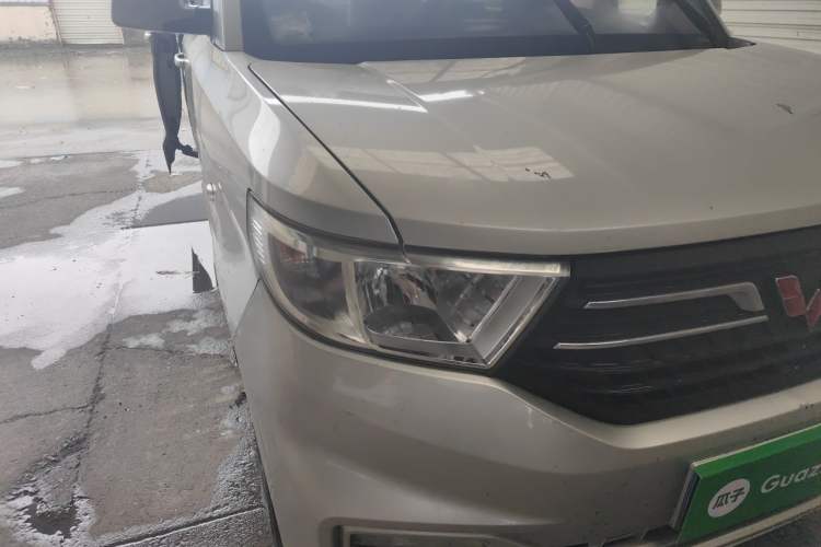 Used Wuling Hongguang V 2021 1.5L Refreshed Enjoyment Edition LAR Right Front Headlight