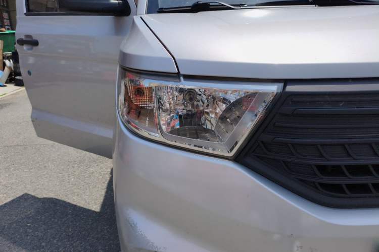 Used Wuling Hongguang V 2021 1.5L Enjoyment Edition LAR Right Front Headlight