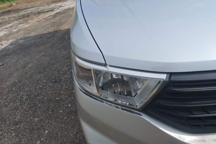 Used Wuling Hongguang V 2021 1.5L Jingqu Version LAR Right Front Headlight