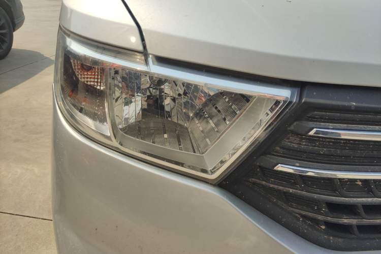 Used Wuling Hongguang V 2021 1.5L Enjoyment Edition LAR Right Front Headlight