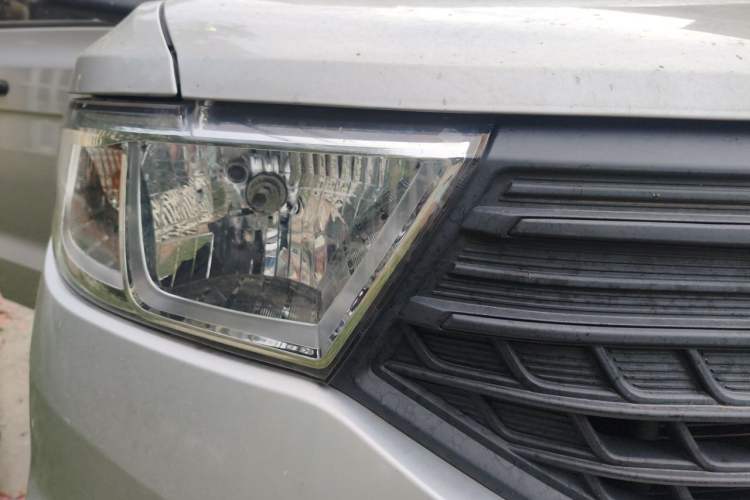 Used Wuling Hongguang V 2021 1.5L Jingqu Version LAR Right Front Headlight