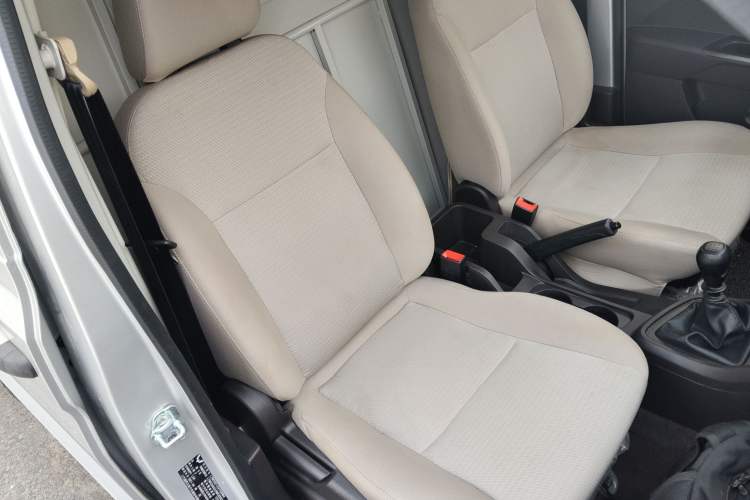 Used Wuling Hongguang V 2021 1.5L Jingqu Edition Enclosed-Window Vehicle LAR Right Front Seat