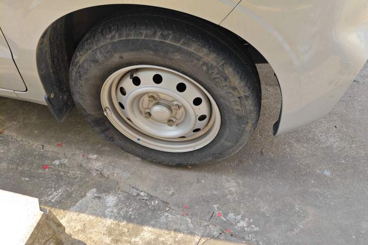 Used Wuling Hongguang V 2021 1.5L Refreshed Enjoyment Edition LAR Right Front Wheel Hub