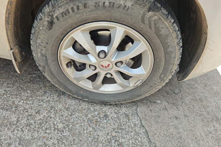 Used Wuling Hongguang V 2021 1.5L Refreshed Enjoyment Edition LAR Right Front Wheel Hub