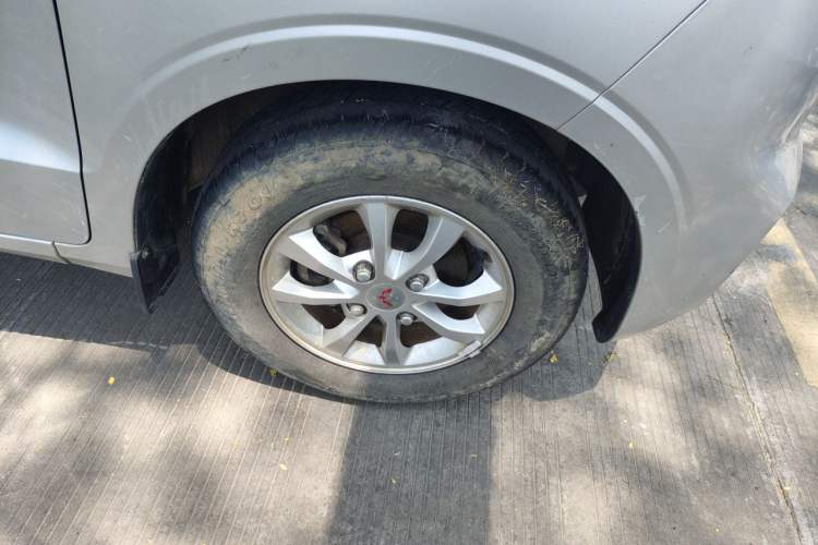 Used Wuling Hongguang V 2021 1.5L Enjoyment Edition LAR Right Front Wheel Hub