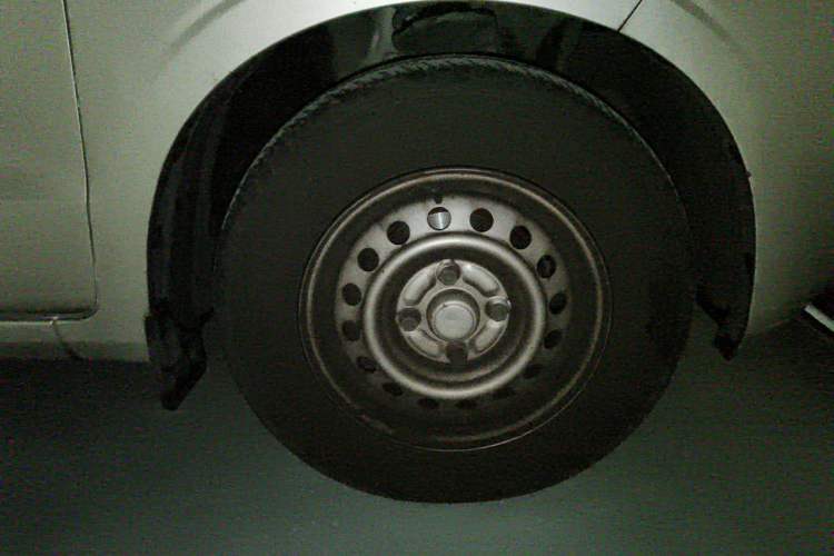 Used Wuling Hongguang V 2021 1.5L Jingqu Version LAR Right Front Wheel Hub