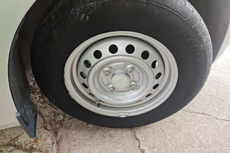 Used Wuling Hongguang V 2021 1.5L Refreshed Enjoyment Edition LAR Right Front Wheel Hub