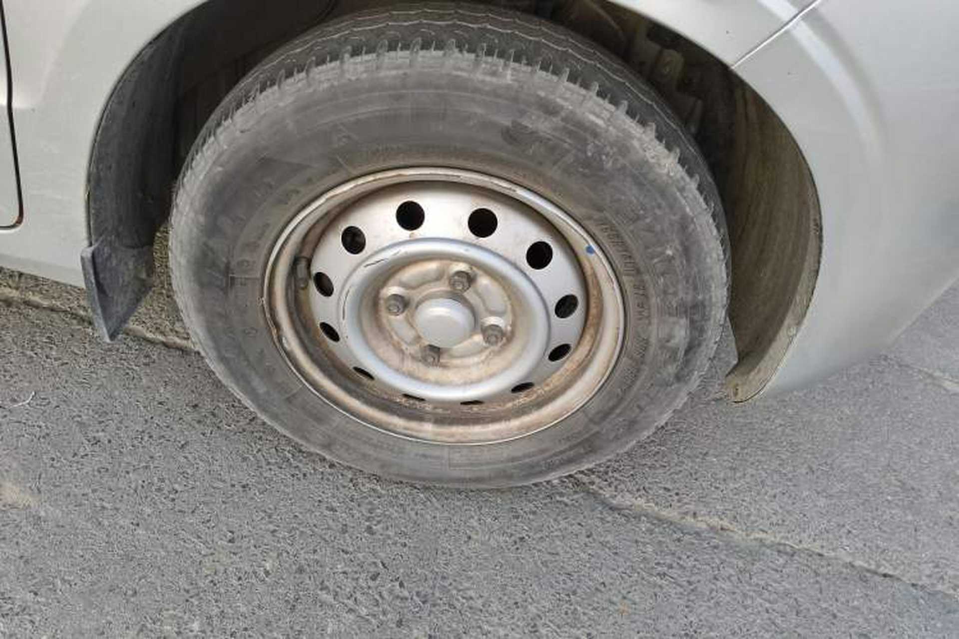 Used Wuling Hongguang V 2021 1.5L Jingqu Edition Enclosed-Window Vehicle LAR Right Front Wheel Hub