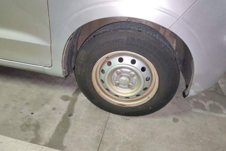 Used Wuling Hongguang V 2021 1.5L Jingqu Version LAR Right Front Wheel Hub