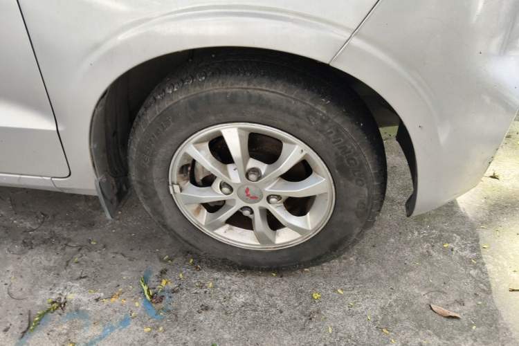 Used Wuling Hongguang V 2021 1.5L Enjoyment Edition LAR Right Front Wheel Hub