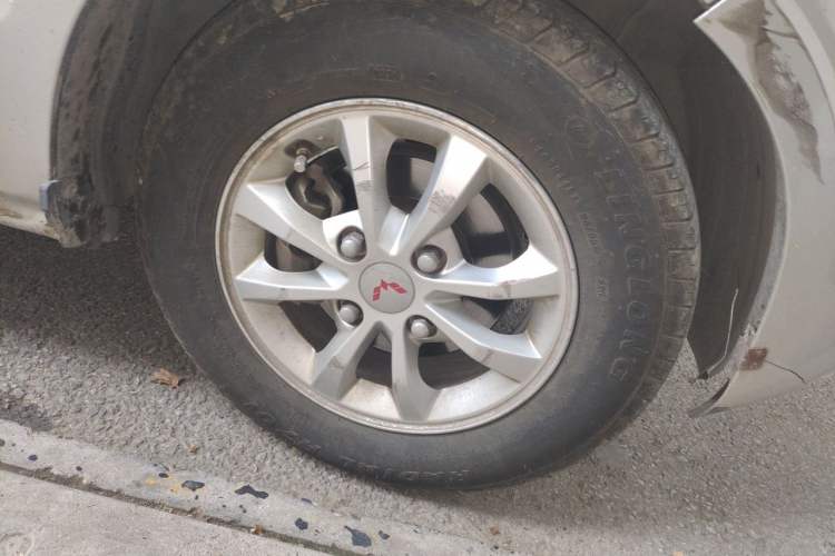 Used Wuling Hongguang V 2021 1.5L Refreshed Enjoyment Edition LAR Right Front Wheel Hub