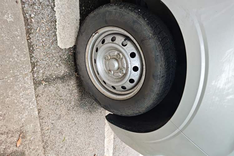 Used Wuling Hongguang V 2021 1.5L Refreshed Enjoyment Edition LAR Right Front Wheel Hub