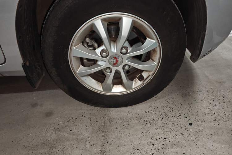 Used Wuling Hongguang V 2021 1.5L Enjoyment Edition LAR Right Front Wheel Hub