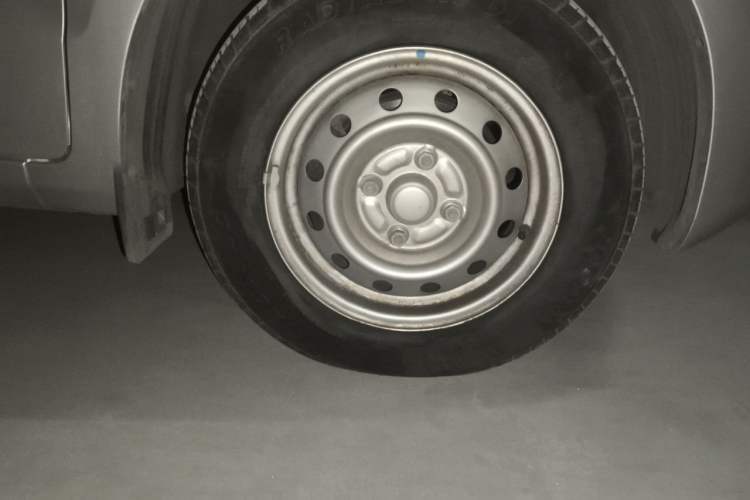 Used Wuling Hongguang V 2021 1.5L Refreshed Enjoyment Edition LAR Right Front Wheel Hub