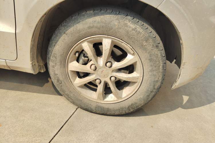 Used Wuling Hongguang V 2021 1.5L Enjoyment Edition LAR Right Front Wheel Hub