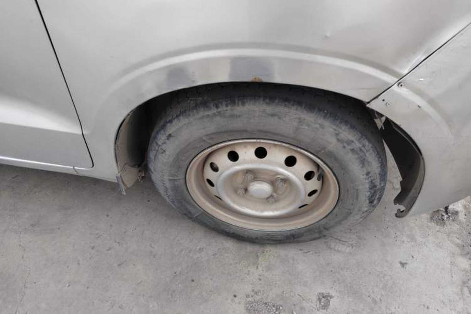 Used Wuling Hongguang V 2021 1.5L Jingqu Edition Enclosed-Window Vehicle LAR Right Front Wheel Hub