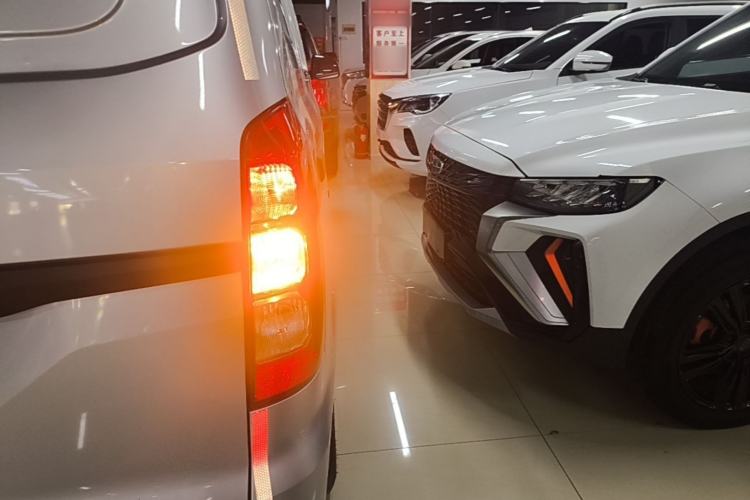 Used Wuling Hongguang V 2021 1.5L Jingqu Edition Enclosed-Window Vehicle LAR Right Rear Taillight