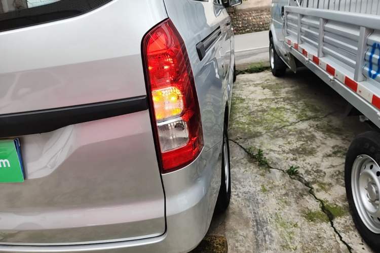 Used Wuling Hongguang V 2021 1.5L Jingqu Version LAR Right Rear Taillight