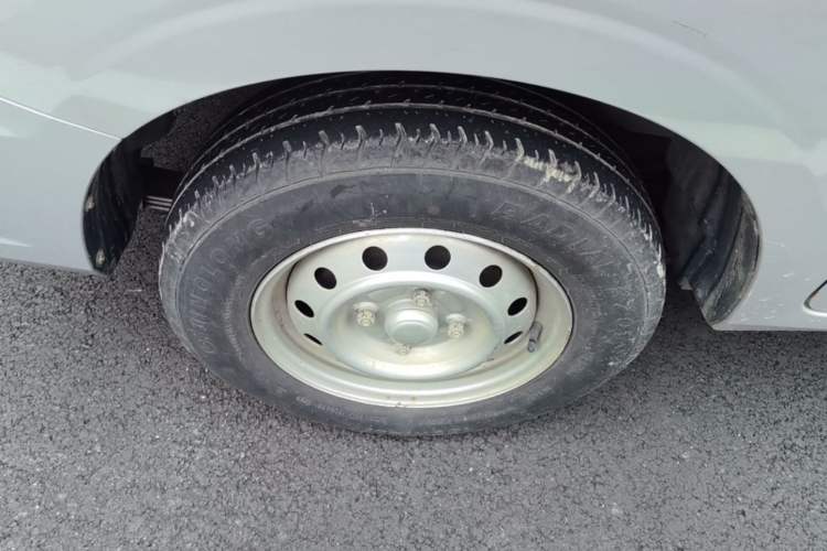 Used Wuling Hongguang V 2021 1.5L Jingqu Version LAR Right Rear Wheel Hub