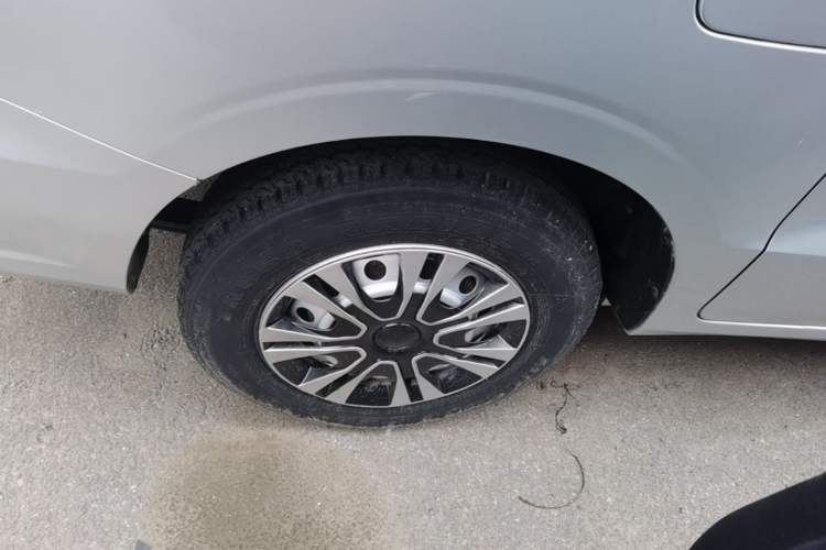 Used Wuling Hongguang V 2021 1.5L Jingqu Version LAR Right Rear Wheel Hub
