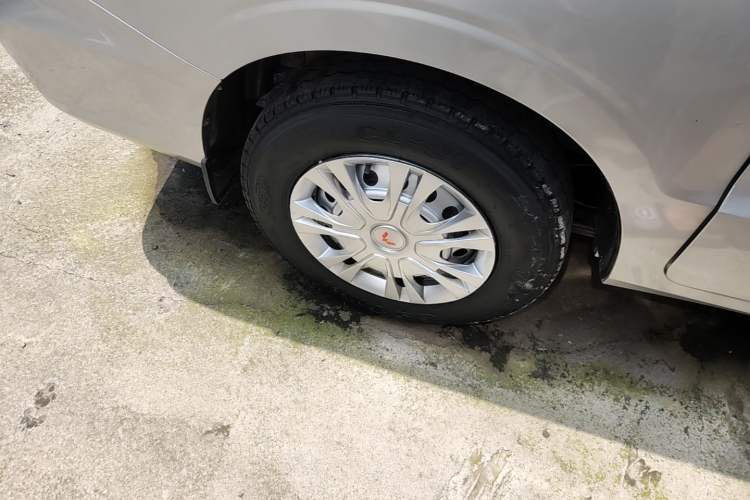 Used Wuling Hongguang V 2021 1.5L Refreshed Enjoyment Edition LAR Right Rear Wheel Hub