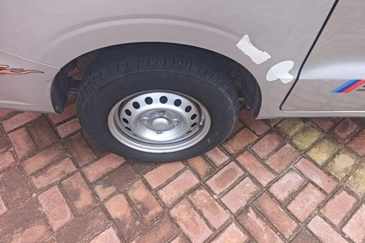 Used Wuling Hongguang V 2021 1.5L Jingqu Version LAR Right Rear Wheel Hub