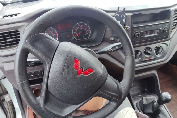 Used Wuling Hongguang V 2021 1.5L Jingqu Version LAR Steering Wheel