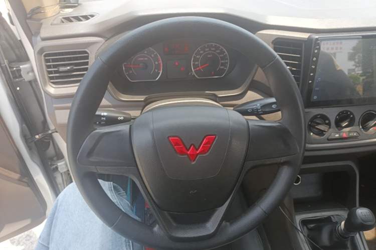 Used Wuling Hongguang V 2021 1.5L Jingqu Version LAR Steering Wheel