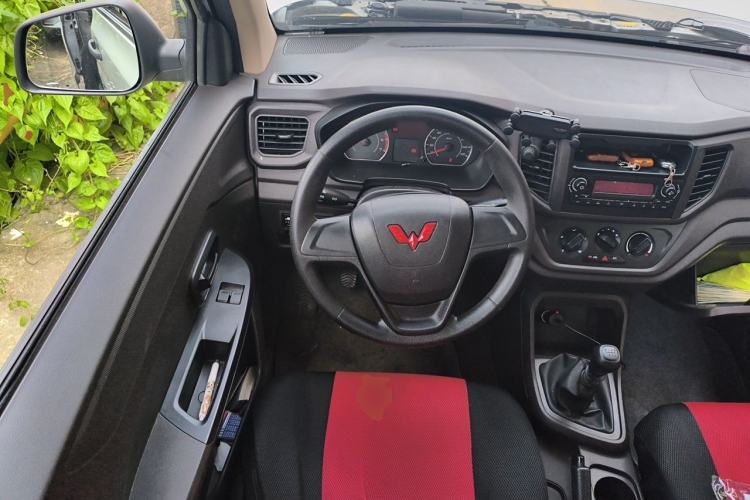 Used Wuling Hongguang V 2021 1.5L Jingqu Version LAR Steering Wheel