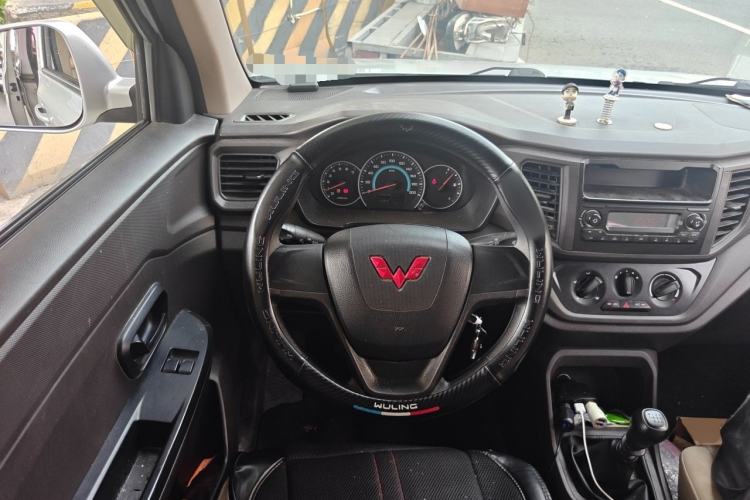 Used Wuling Hongguang V 2021 1.5L Enjoyment Edition LAR Steering Wheel
