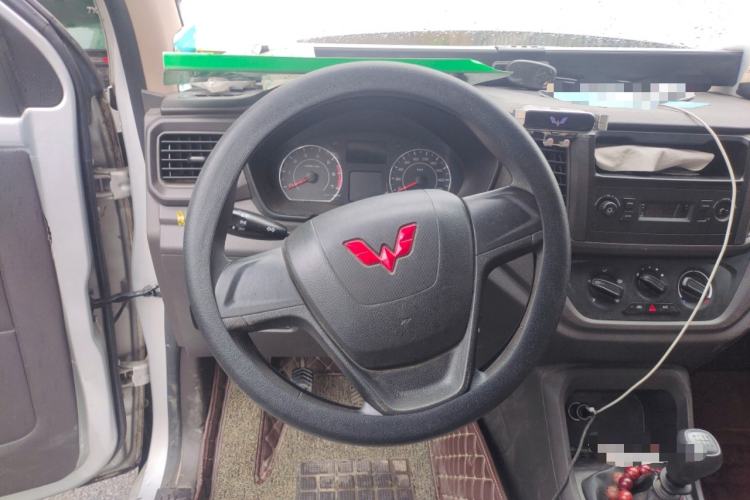 Used Wuling Hongguang V 2021 1.5L Jingqu Version LAR Steering Wheel