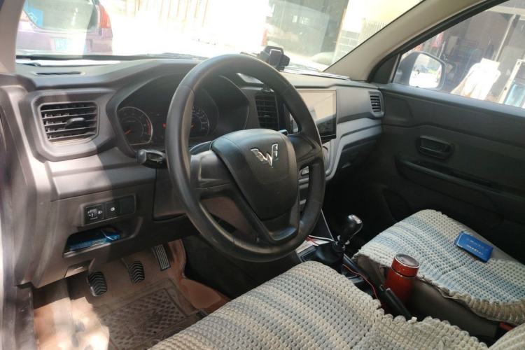 Used Wuling Hongguang V 2021 1.5L Jingqu Edition Enclosed-Window Vehicle LAR Steering Wheel