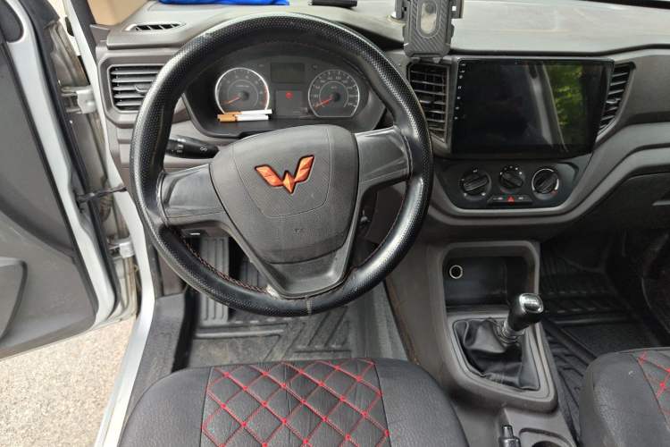Used Wuling Hongguang V 2021 1.5L Jingqu Version LAR Steering Wheel