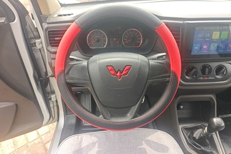 Used Wuling Hongguang V 2021 1.5L Jingqu Version LAR Steering Wheel