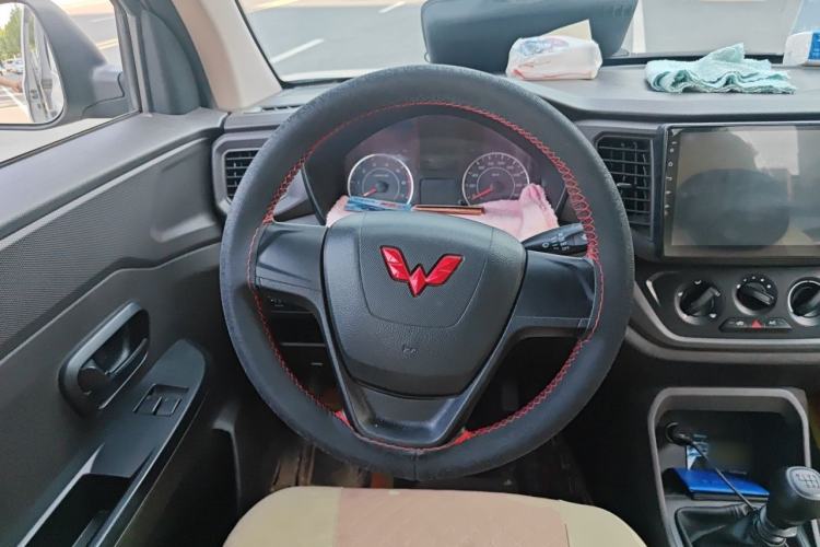 Used Wuling Hongguang V 2021 1.5L Jingqu Version LAR Steering Wheel