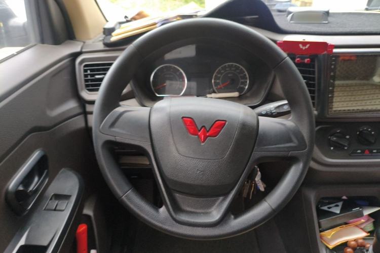Used Wuling Hongguang V 2021 1.5L Jingqu Version LAR Steering Wheel