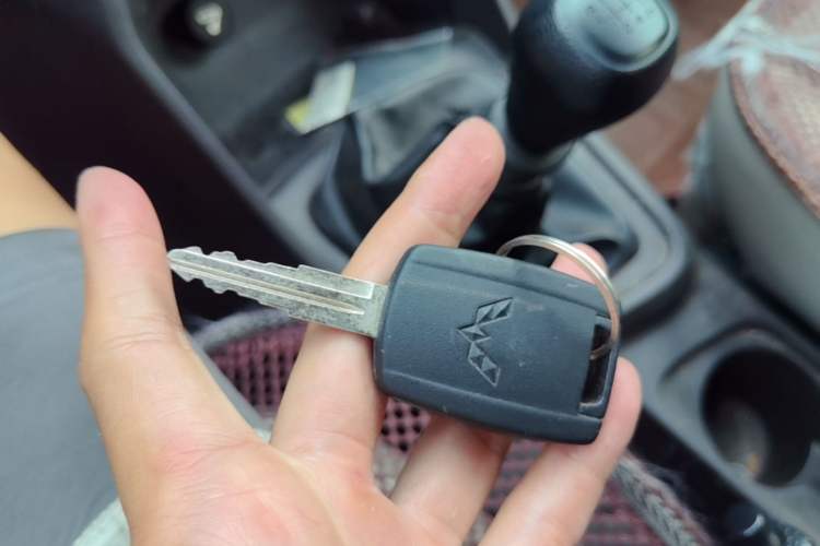 Used Wuling Hongguang V 2021 1.5L Jingqu Version LAR Vehicle Key