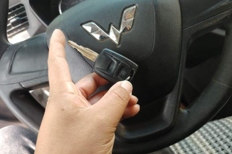 Used Wuling Hongguang V 2021 1.5L Jingqu Edition Enclosed-Window Vehicle LAR Vehicle Key