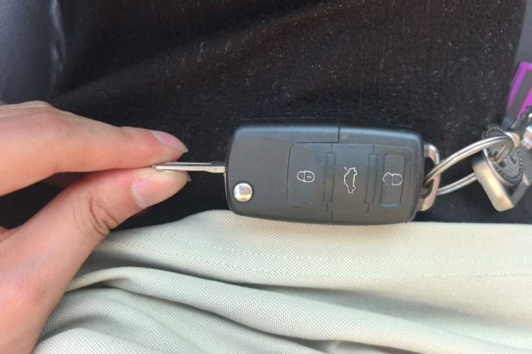 Used Wuling Hongguang V 2021 1.5L Jingqu Version LAR Vehicle Key